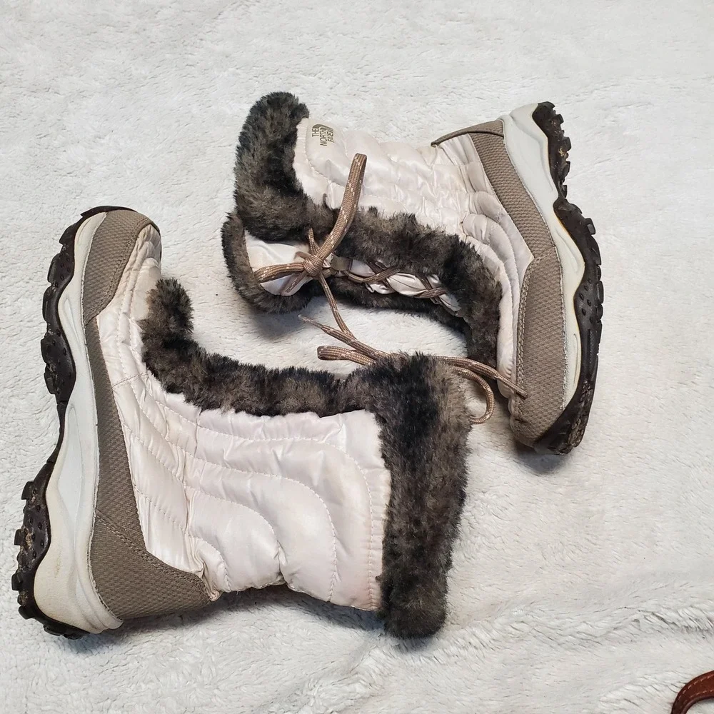 The North Face Ivory Grey Fuzzy Snow‎ Boots Kids Youth Girl 5 Casual Cozy Winter